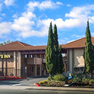 Days Inn By Wyndham Pinole Berkeley Exterior photo