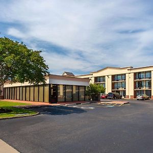 Days Inn By Wyndham Hampton Near Coliseum Convention Center Exterior photo