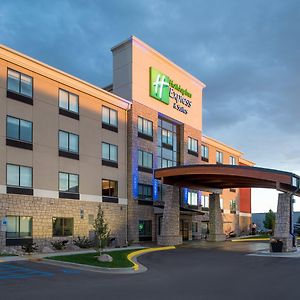 Holiday Inn Express Hotel & Suites Bismarck By Ihg Exterior photo