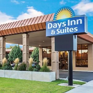 Days Inn & Suites By Wyndham Logan Exterior photo