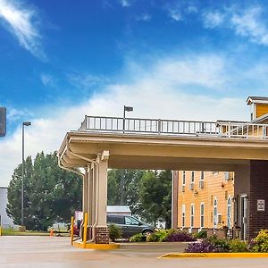 Quality Inn & Suites Chesterfield Village Springfield Exterior photo