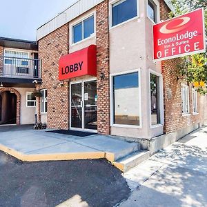 Econo Lodge Inn & Suites Drumheller Exterior photo