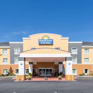 Days Inn & Suites By Wyndham Savannah North I-95 Port Wentworth Exterior photo