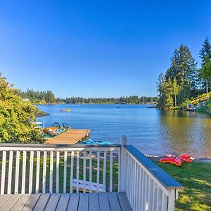 Lakeside Lacey Gem With Fire Pit And Private Dock Villa Exterior photo