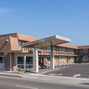 Days Inn By Wyndham Yosemite Area Fresno Exterior photo