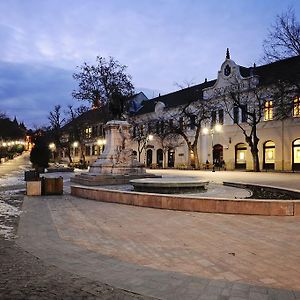 Szekszárd Szálló Bed and Breakfast Exterior photo