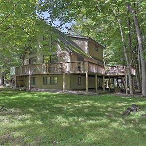 Pet-Friendly Lake Ariel Resort Home With Deck! Exterior photo