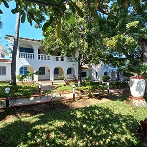 Resort Mombasa Exterior photo