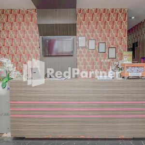 Hotel Wahaha Redpartner Cirebon Exterior photo