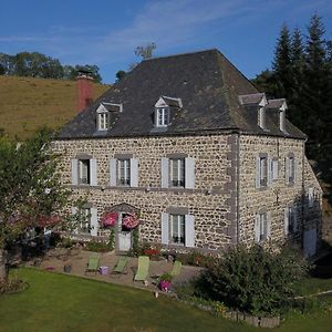Maison d'Hôtes La Nichée Rochefort-Montagne Exterior photo