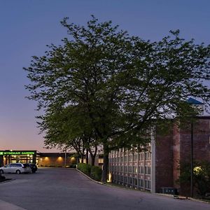 Hotel Wyndham Garden Kenosha Harborside Exterior photo