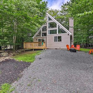 Tobyhanna Home With Deck And Community Pool Exterior photo