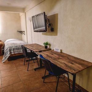 Departamento GRANDE con 2 recamaras con aire 5 camas wifi 115mb, cocina .Cochera techada, #4 Ciudad Valles Exterior photo