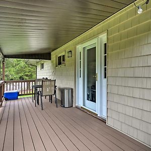 Indian Lake Retreat With Wet Bar And Covered Deck Stoystown Exterior photo