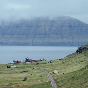 Authentic Faroese House / Unique Location / Nature Villa Hellurnar Exterior photo