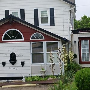 The Guest House At The Regina House Tea Room Moosic Exterior photo