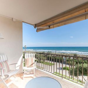 Lets Holidays Beach Front Apartment In Gava Mar, Pine Beach Exterior photo