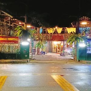 Forest Paradise Inn Teluk Bahang Private Malay Traditional House Concept Hotel By Wan Exterior photo