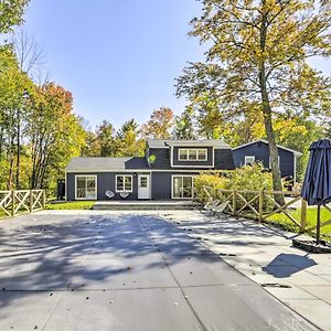 Modern Escape With Fire Pit, Near Lake Waramaug Villa Kent Exterior photo