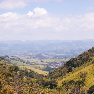 Recanto Em Cores - Chale Com Uma Linda Vista Para As Montanhas Córrego do Bom Jesus Exterior photo