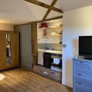 Cosy 1 Bedroom Country Lodge With Free Parking Watlington  Exterior photo