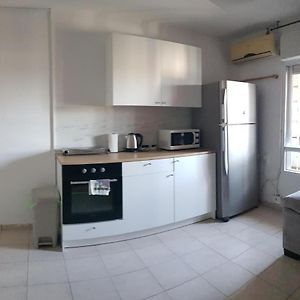 Apartamento Cozy Flat With Parking Well-Placed Near Tlv Airport Lod Exterior photo