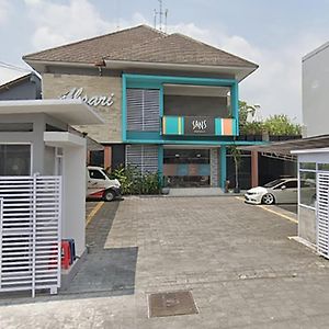 Sans Hotel Absari Yogyakarta Exterior photo