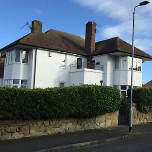 Sunnyside - Large Seaside Home With Views And Hot Tub Prestatyn Exterior photo