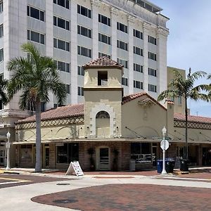 The Banyan Hotel Fort Myers, Tapestry Collection By Hilton Exterior photo