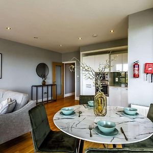 Private Room Available In Spacious High Rise Apartment With Park & City View Dublín Exterior photo