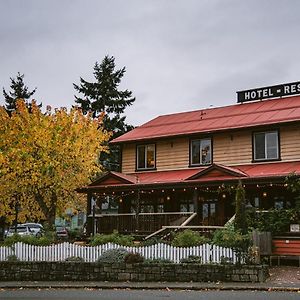 Salt Spring Inn Ganges Exterior photo