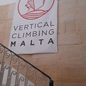 Apartamento Vertical Climbing Malta Qrendi Exterior photo