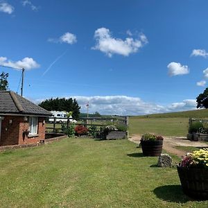 Queen Bower Farm Lodge Alverstone  Exterior photo