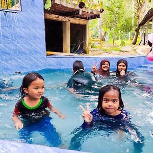 Hotel Lata Bayu Chalet - Waterfall & River With Kids Pool Baling Exterior photo