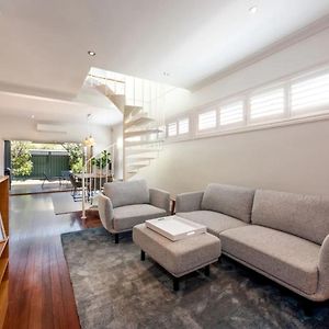 Renovated 3 Bedroom Family Home In Richmond With Parking Melburne Exterior photo