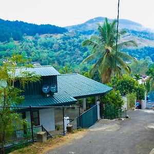 Apartamento Jayathma Guest Peradeniya Exterior photo