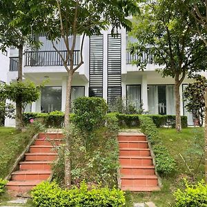 Sunny Villa Hoa Binh - Venuestay Exterior photo