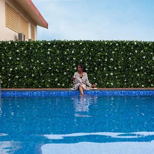 Stayvista'S Emerald Greens - Cozy Mountain-View Villa With Swimming Pool & Lawn Featuring A Gazebo Āmbavna Exterior photo