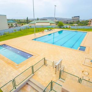 3 Bdrm Cityview Apt With Pool, Gym & Children Playground Acra Exterior photo