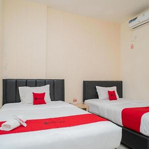 Hotel Reddoorz Near Flyover Arjosari Malang Exterior photo