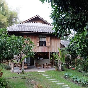 Lanna House Lanna Hut Chiangmai Bed and Breakfast Chiang Mai Exterior photo