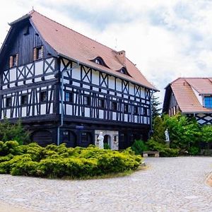 Karczma Rzym DWÓR Bed and Breakfast Breslavia Exterior photo