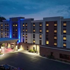 Holiday Inn Express & Suites Newport News By Ihg Exterior photo