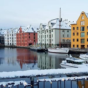 Family Friendly, Free Parking, In Best Part Of The City Ålesund Exterior photo