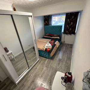 Double Room With Private Shower Room Close To City Center And Uob Free Onsite Parking Private Fridge With Shared Kitchen And Lounge Access Northfield Exterior photo