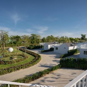 Saksiam Lakeside Resort Sha Plus Certificate Nonthaburi Exterior photo