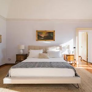 Large, Luxurious Family Apartment In Biella'S Historic Center Exterior photo