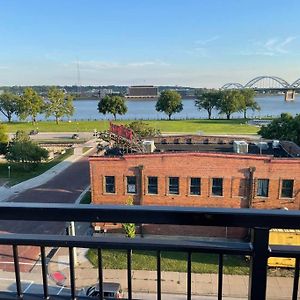 Apartamento River Front Luxury Furnished Studio Downtown Qc Davenport Exterior photo