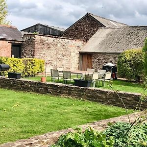 Cosy Farmhouse Escape In Monmouthshire Villa Wolves Newton Exterior photo