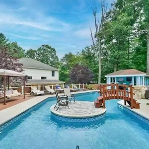 Cheerful 5-Bedroom Resort With Heated Pool East Stroudsburg Exterior photo